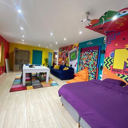 Capsule 90'S - Balneo - Sauna - Flipper - Billard - Netflix - Nintendo Switch & Jeux - Mons Dış mekan fotoğraf